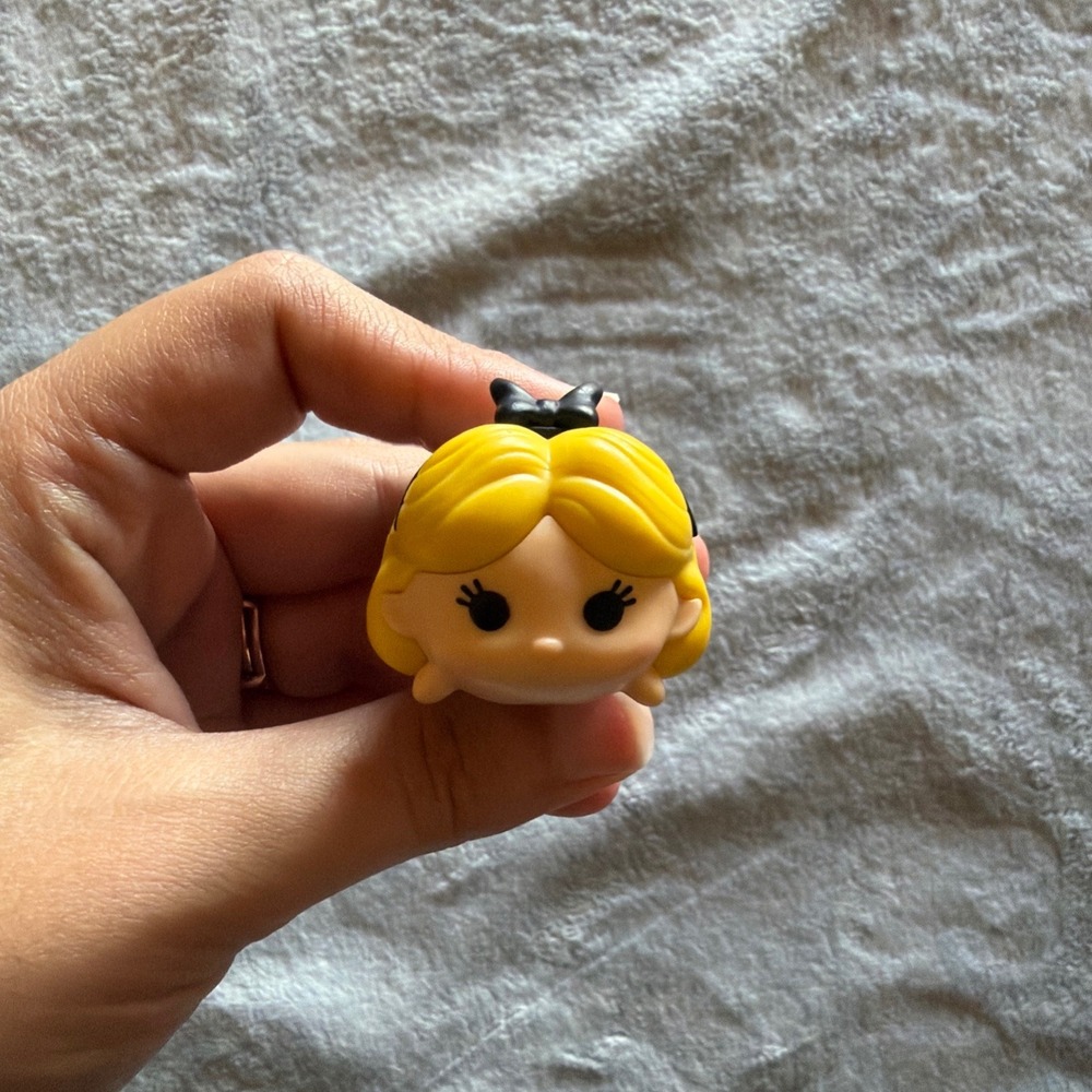 Disney Tsum Tsum Alice in Wonderland Alice Vinyl Figure Blue Dress - D353